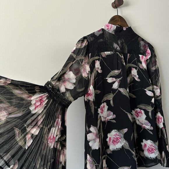 WHITE HOUSE BLACK MARKET FLORAL PLEATED BELL SLEEVE BLOUSE W/LACE SIZE 8P - Picture 6 of 10